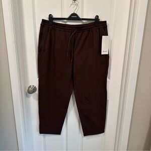 Lululemon high rise tapered 7/8 pant in Espresso